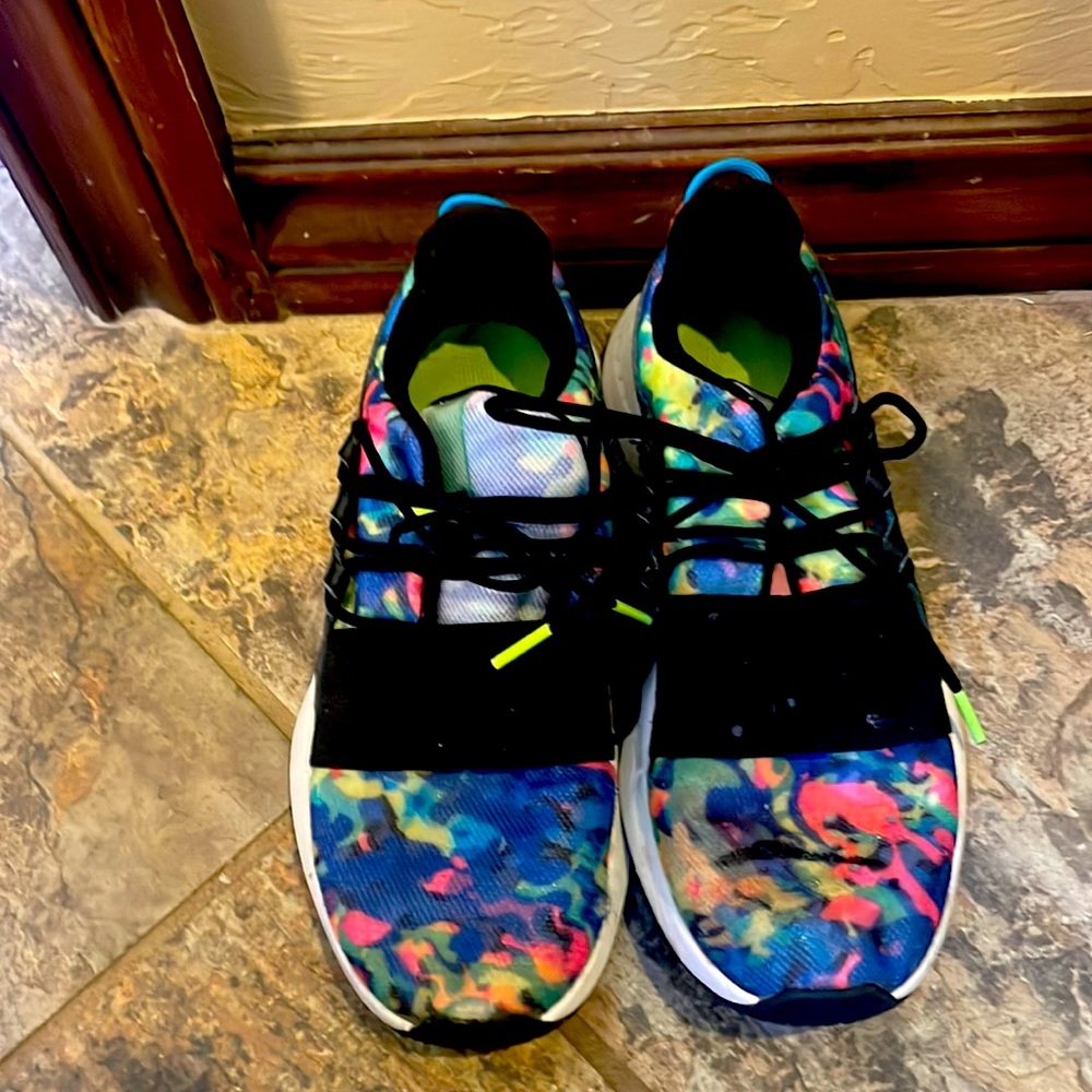 Under Armor Neon women’s shoes